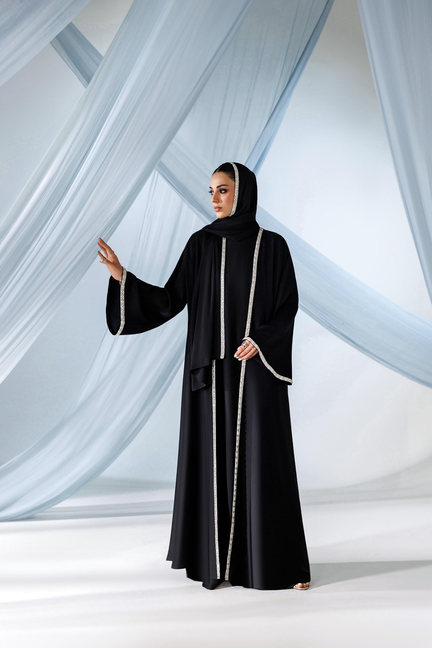 Kimono-Style Abayas: The Latest Rage in Pakistani Modest Fashion